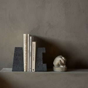 Buchstützen aus Lavastein