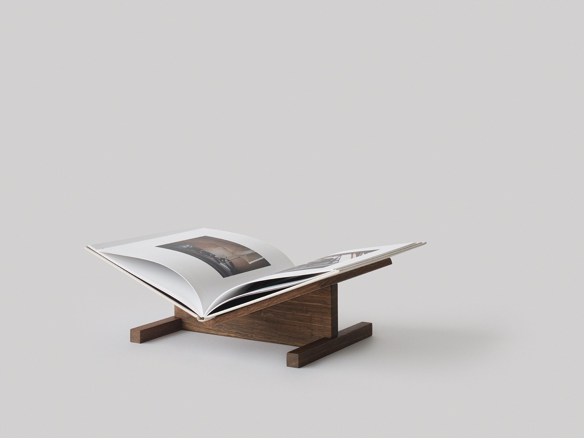 NEW MAGS, Buchständer Page
