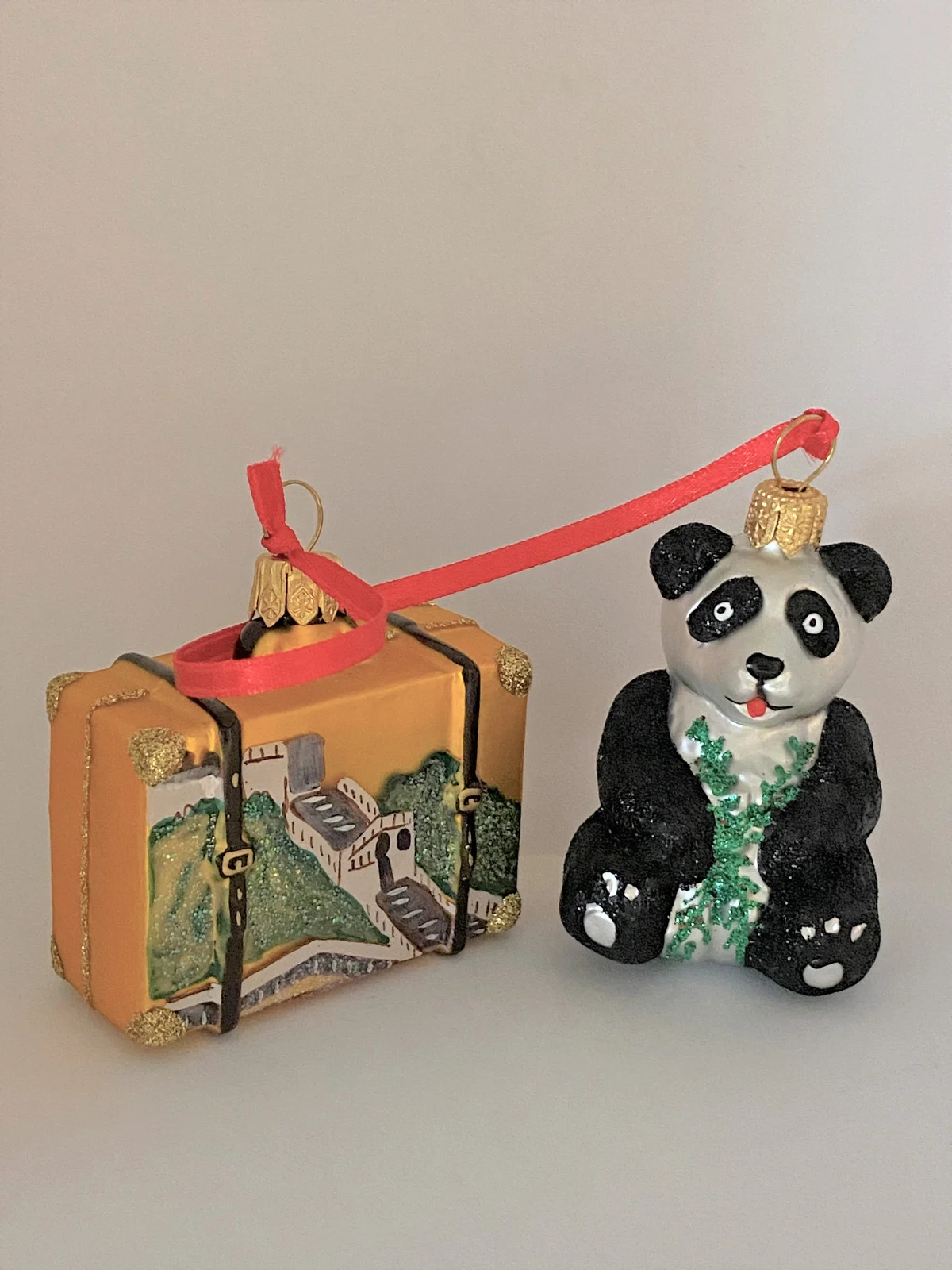 Impuls Pandabär mit Reisekoffer China