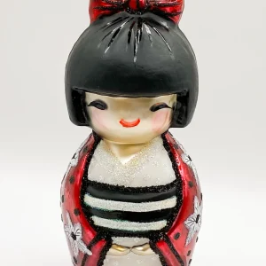 Wiktoria Japanische Kokeshi Puppe Glücksbringer im roten Mantel