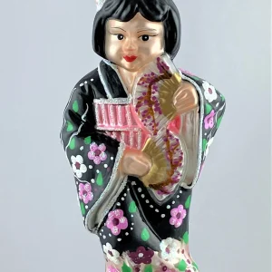 Impuls Japanisches Mädchen im rosa-schwarzen Kimono