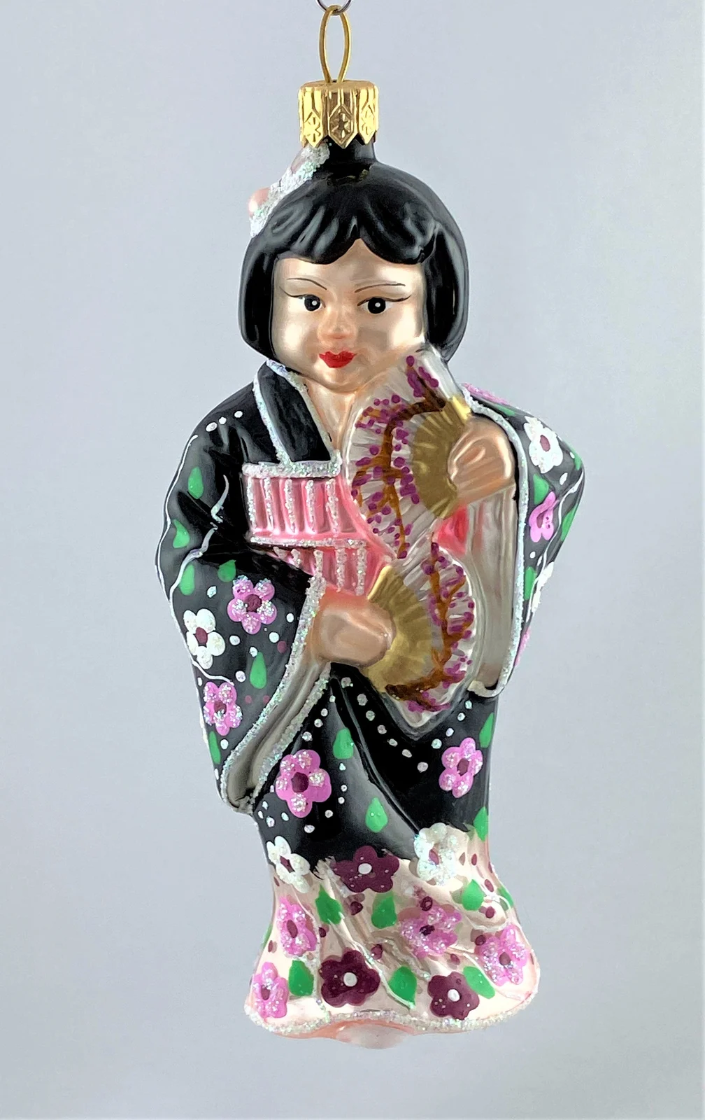 Impuls Japanisches Mädchen im rosa-schwarzen Kimono