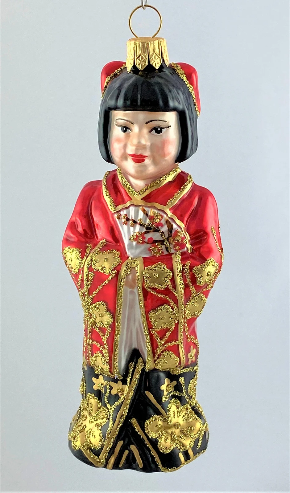 Impuls Japanisches Mädchen im rot-schwarzen Kimono