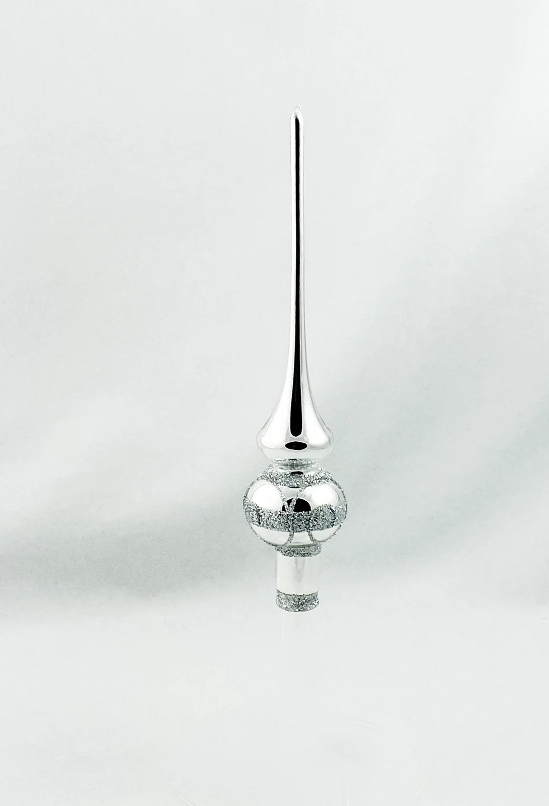 ANVA Kleine Spitze Silber, glänzend mit silbernem Dekor
