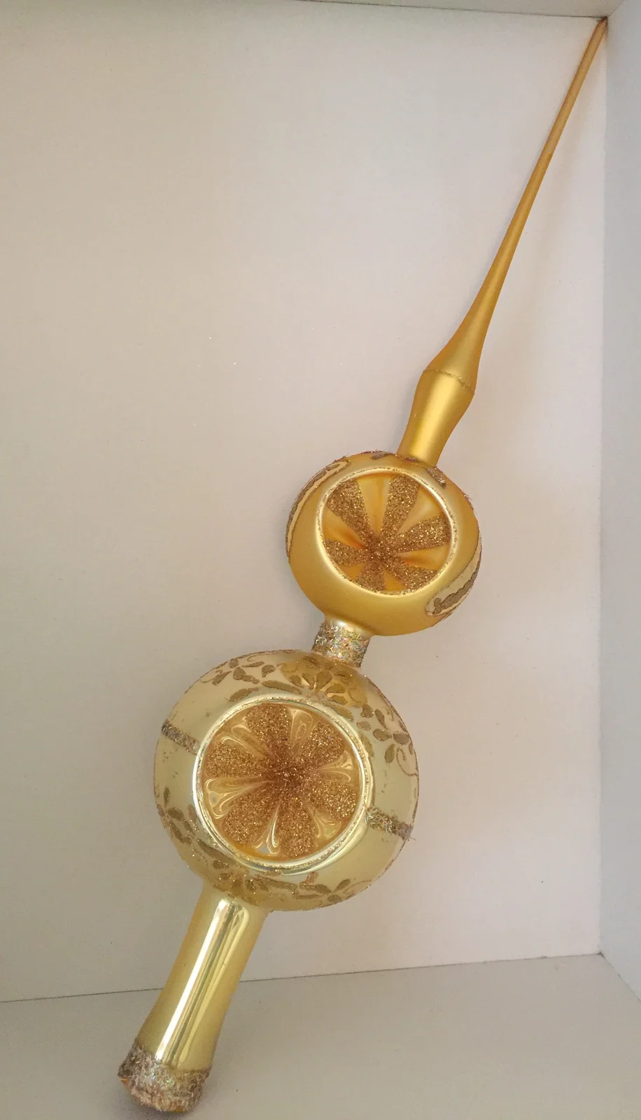 Dummy Goldene Spitze mit zwei Kugeln und Reflexen