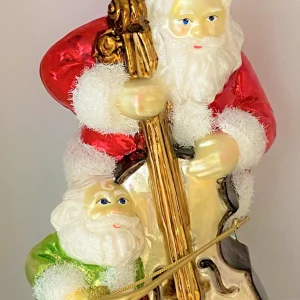 Glassware Der Weihnachtsmann spielt mit dem Weihnachtswichtel auf dem Kontrabass Weihnachtslieder