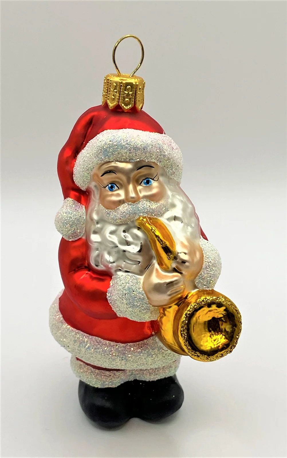 Hanco Weihnachtsmann spielt Saxophon