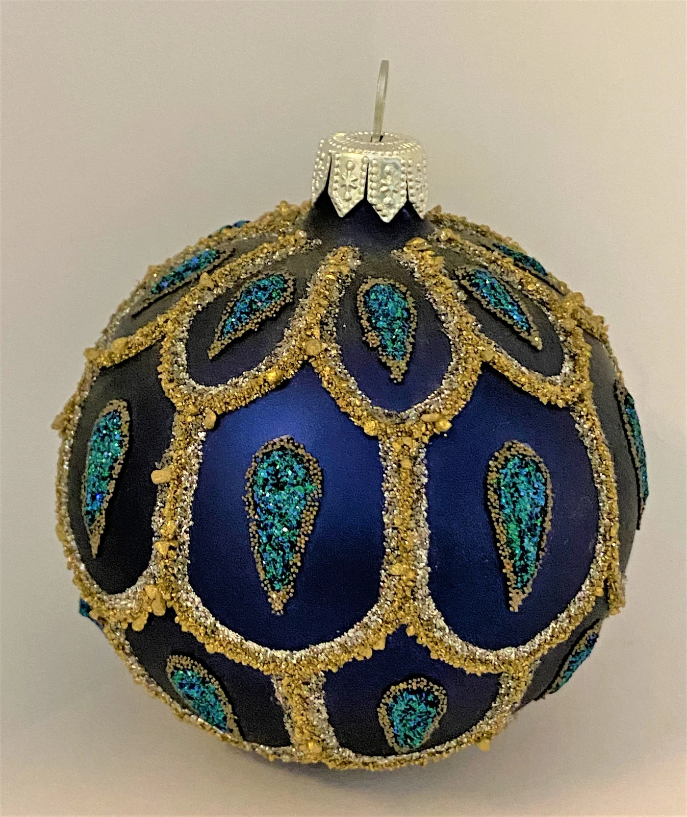 Hanco Kugel dunkelblau mit goldenem und blauem Glitterdekor in Tropfenform