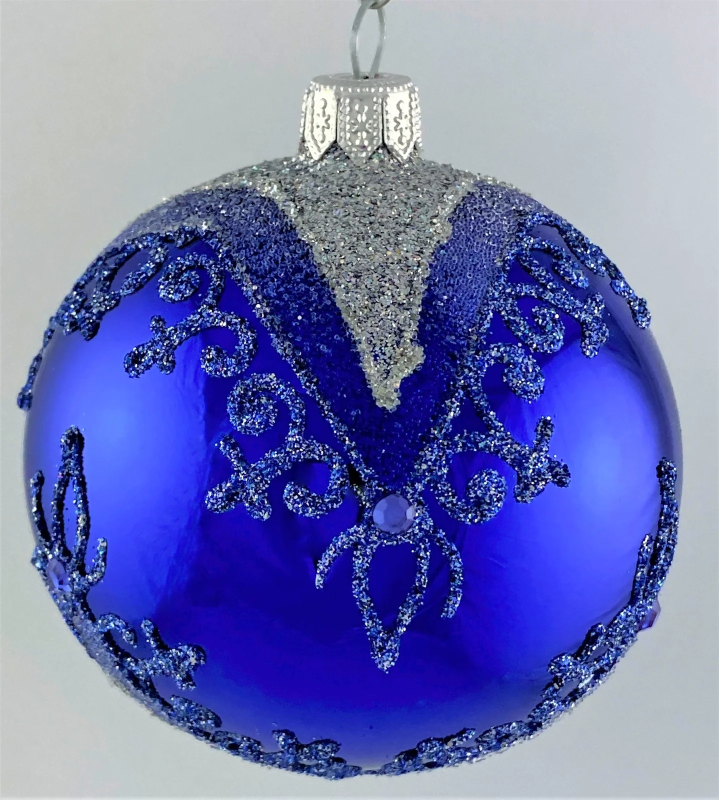 Dagmara Kugel dunkelblau mit silbernem und blauem Glitter Dekor