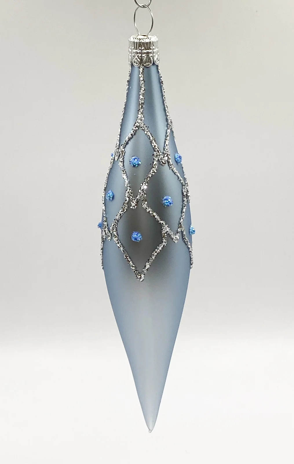 Ornex Hellblaue Olive mit Gittermuster