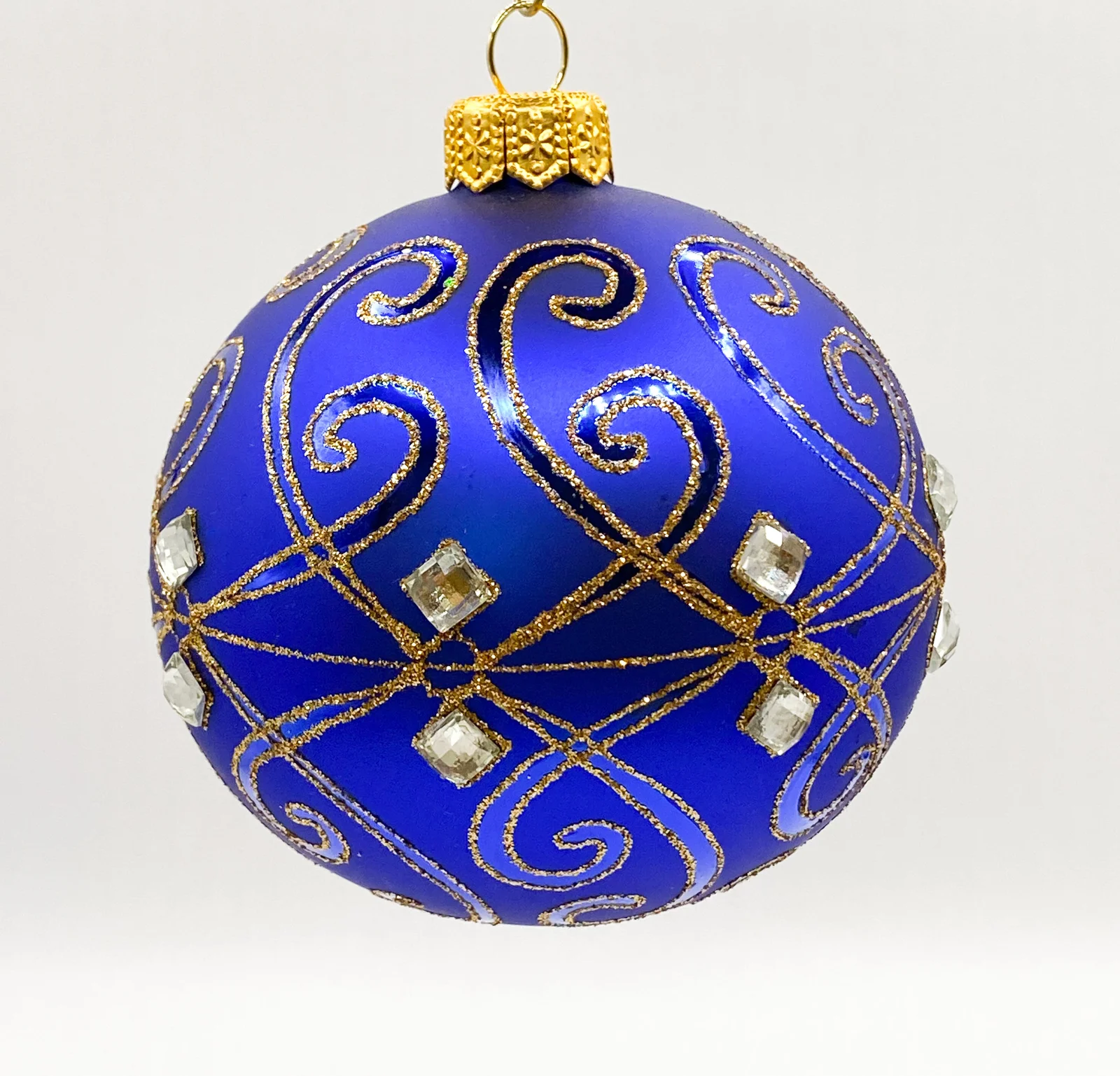 GMC Blaue Kugel mit goldenem Rocaillen-Dekor und silbernen Schmucksteinen