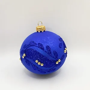 Dagmara Kugel samtenes Blau mit Blattranken und goldenen Schmucksteinen