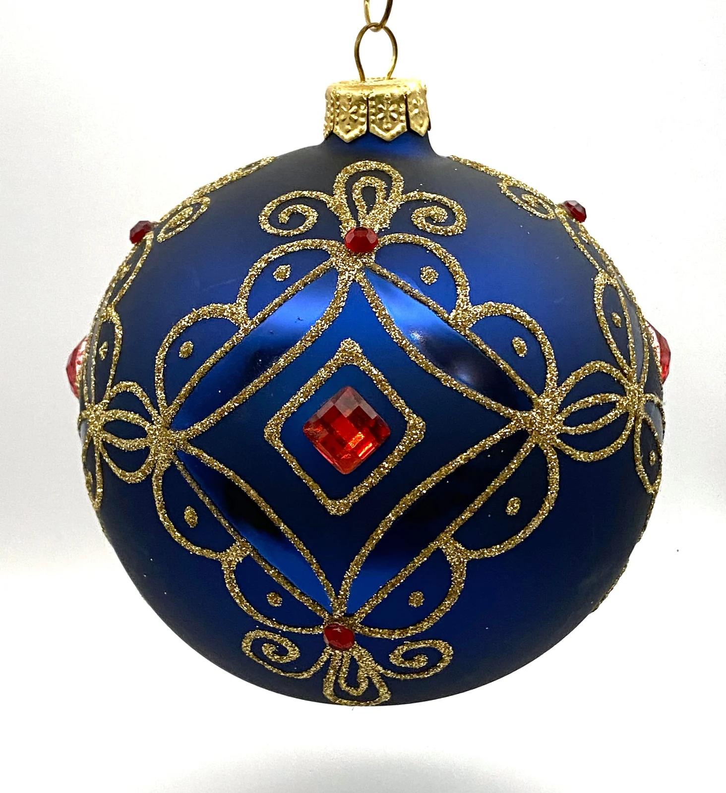 Dagmara Kugel blau matt mit Golddekor, kleine und grosse rote Steine