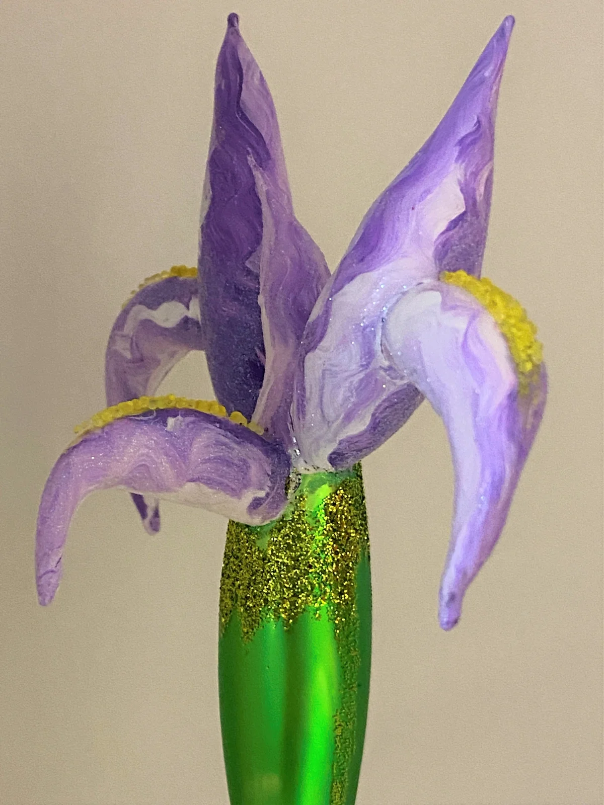 Wiktoria Lilafarbene Iris auf Clip