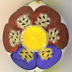 Wiktoria Grosse Kugel mit Stiefmütterchen-Motiv