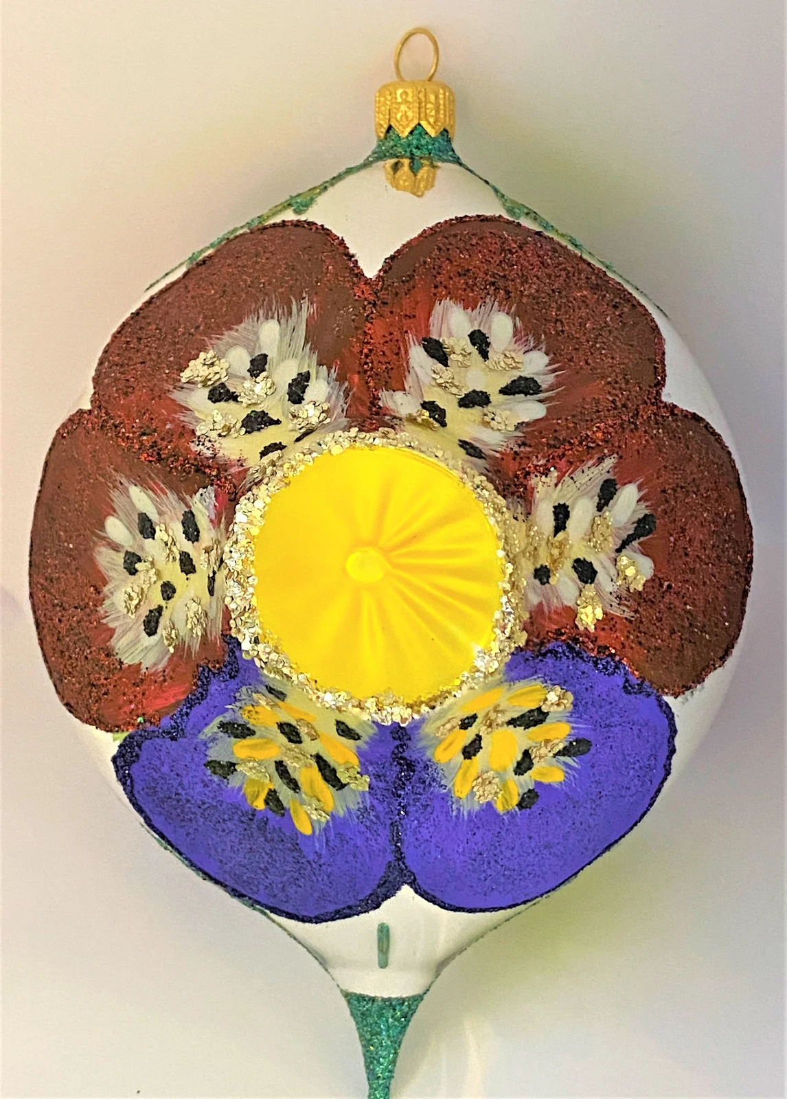 Wiktoria Grosse Kugel mit Stiefmütterchen-Motiv