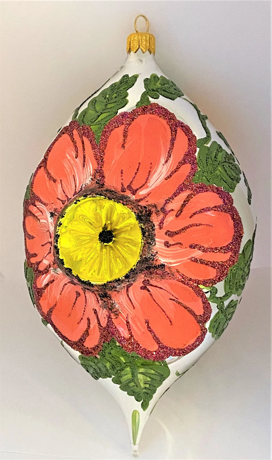 Wiktoria Grosse Kugel mit Blumen und Ranken