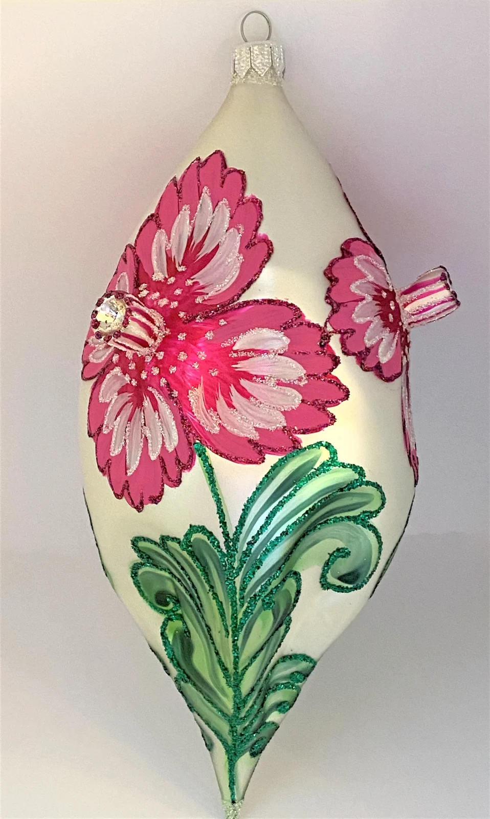 Wiktoria Grosses Ornament mit stilisiertem Nelken-Motiv