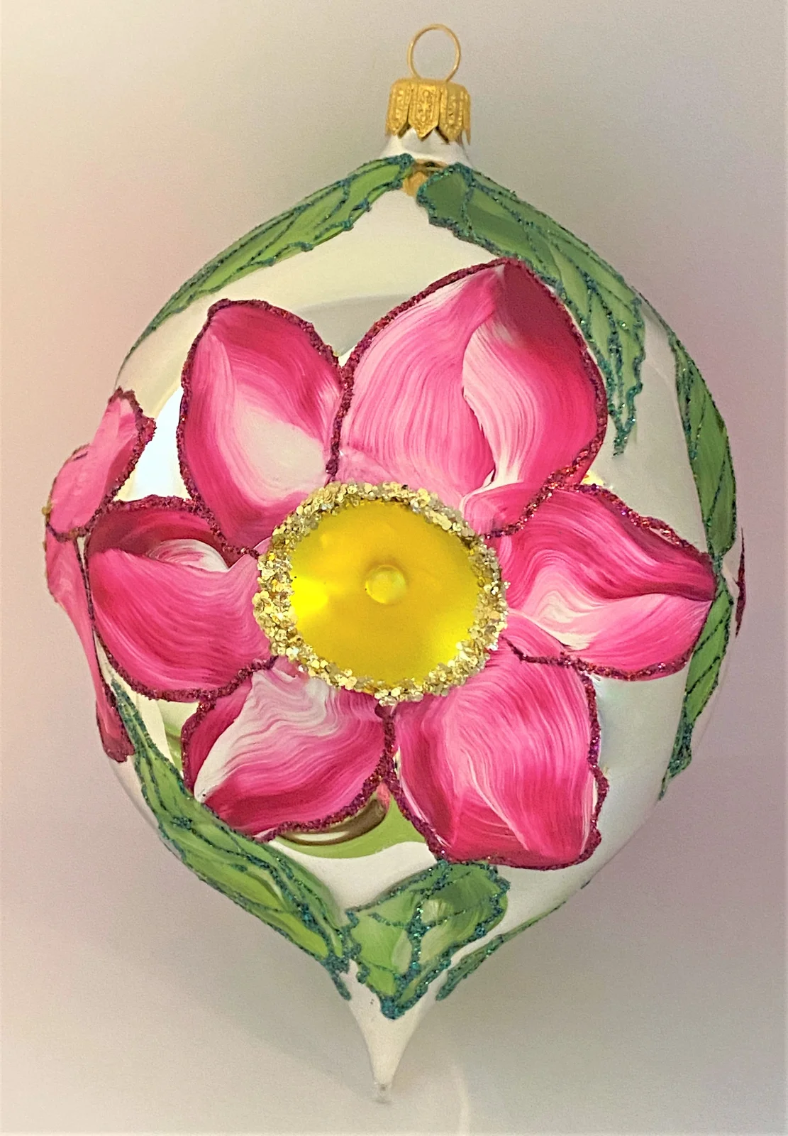 Wiktoria Grosse Kugel mit Magnolienblüten