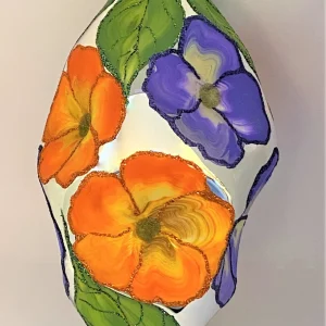 Wiktoria Grosses Ornament mit stilisierten Primeli-Blüten