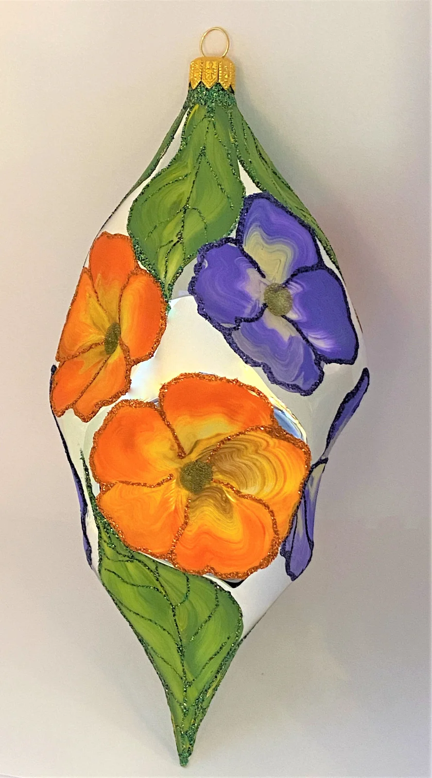 Wiktoria Grosses Ornament mit stilisierten Primeli-Blüten