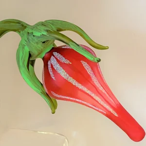 Wiktoria Rote Blüte auf Clip