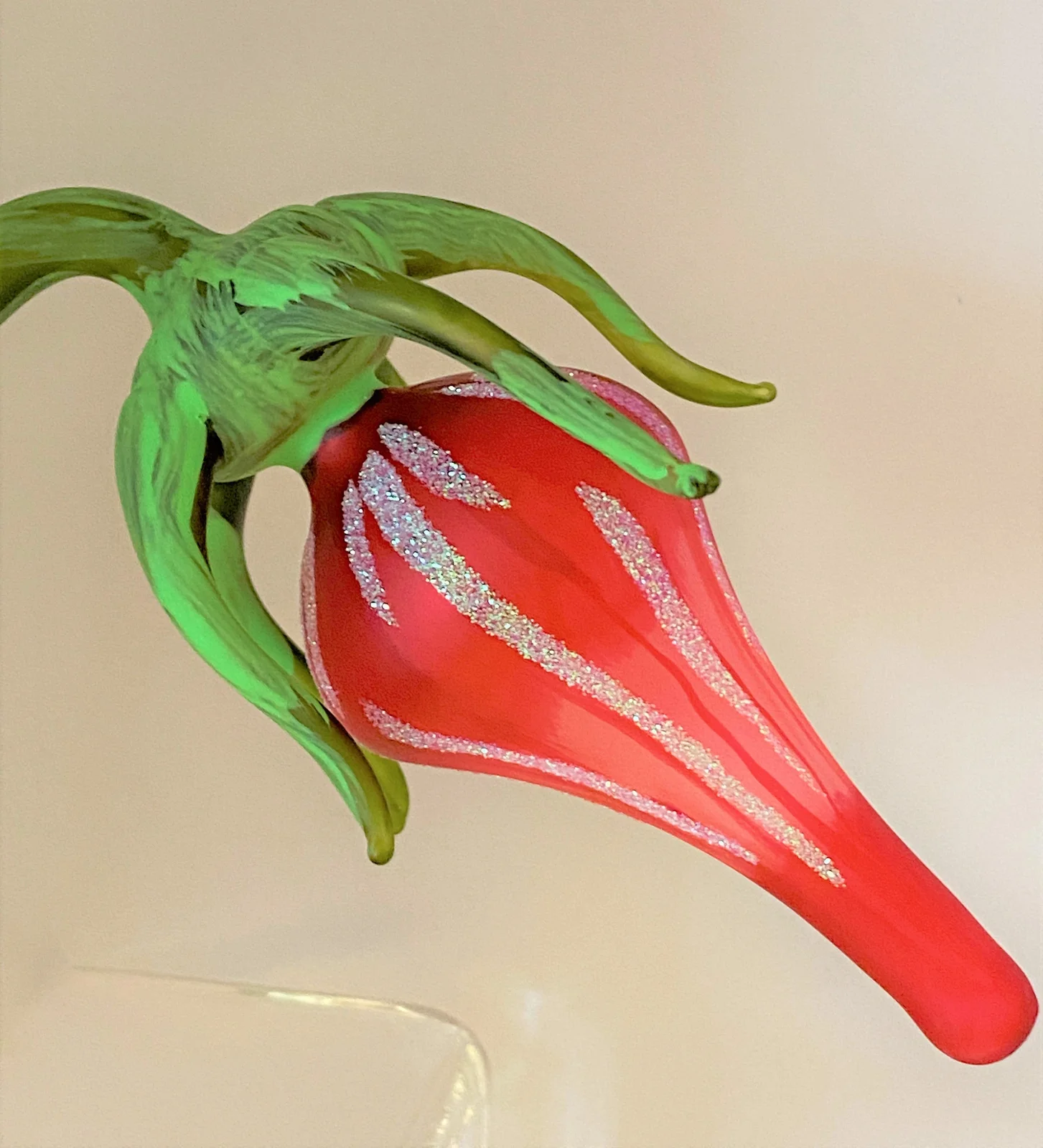 Wiktoria Rote Blüte auf Clip