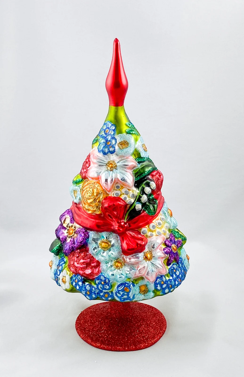 Wiktoria Sommer-Blumenbaum mit roter Schleife und vielen Blüten