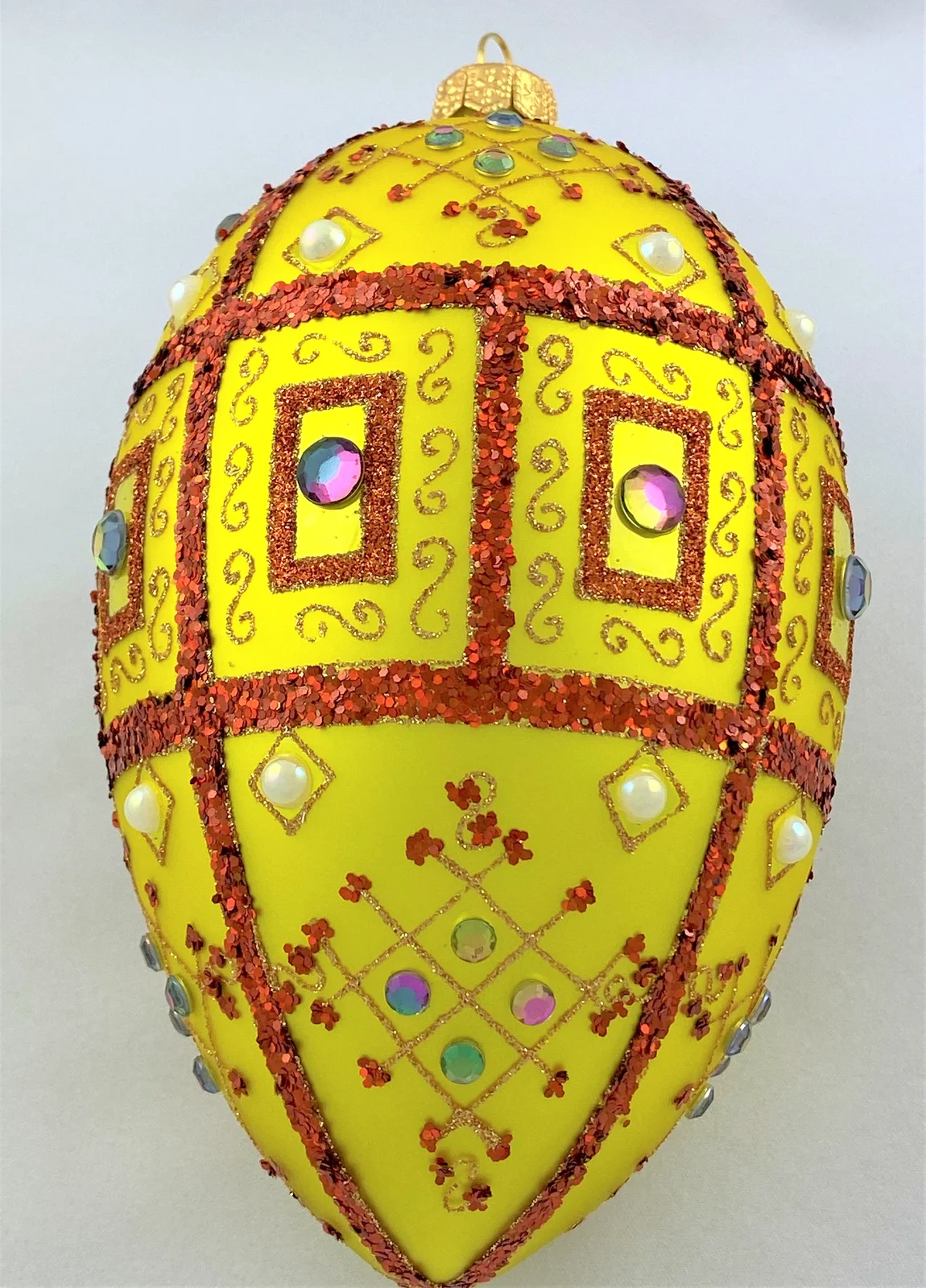 GMC Grosses Faberge-Ei gelb matt mit rotem Glitzer-Dekor und irisierenden Schmucksteinen