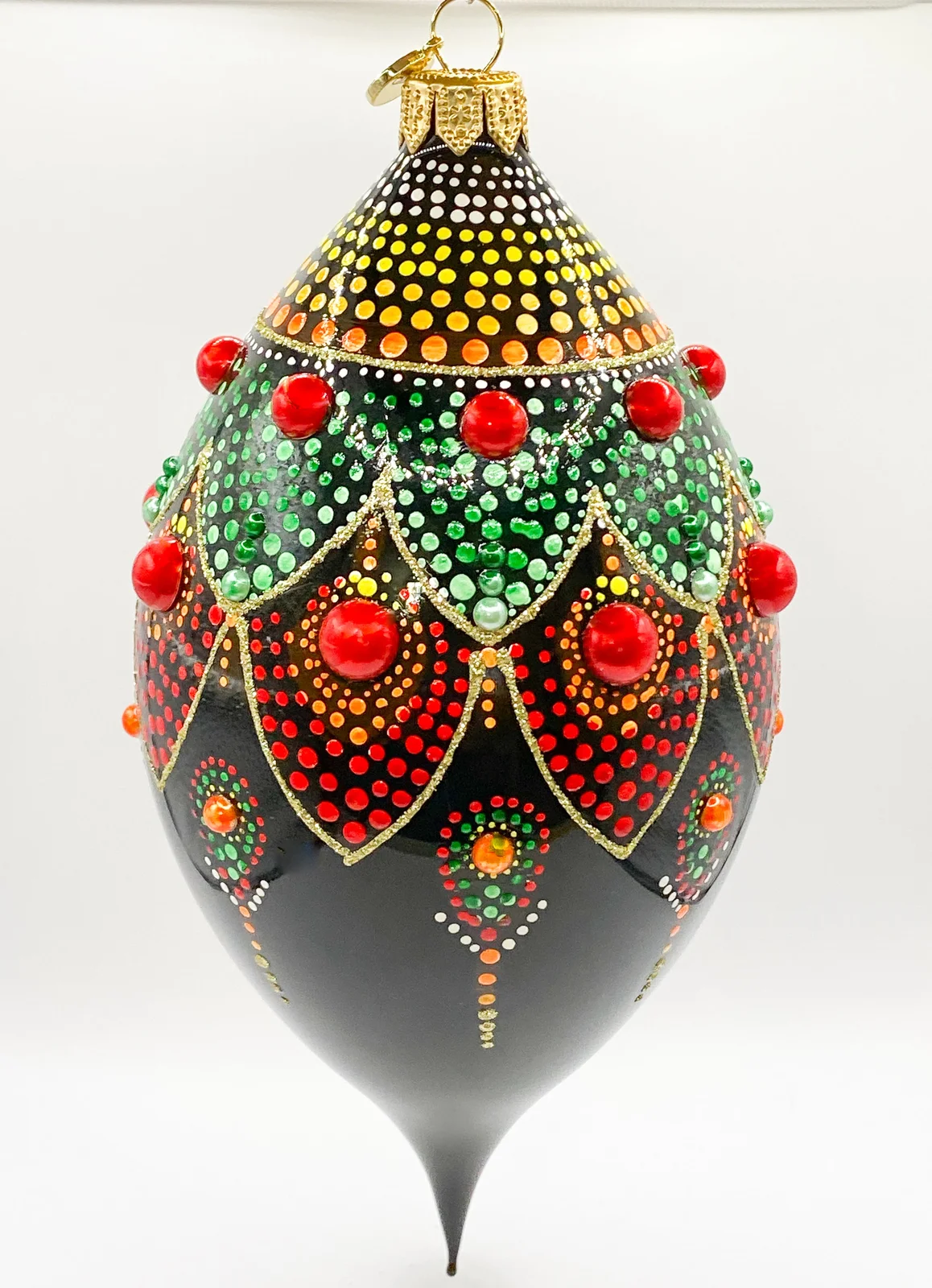 GlitterLab Schwarzes Tropfenornament mit buntem Tupfendekor und roten Schmucksteinen, GlitterLab