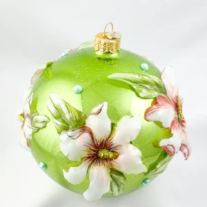GlitterLab Kugel hellgrün mit Magnolien-Blüten Applikationen in Spezialfolie, GlitterLab