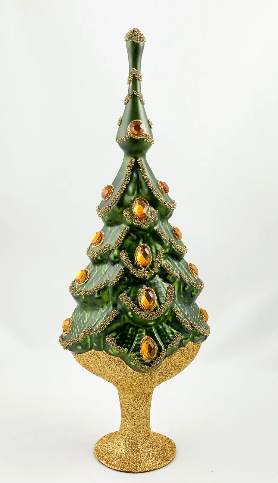 Wiktoria Weihnachtsbaum mit goldenen Schmucksteinen
