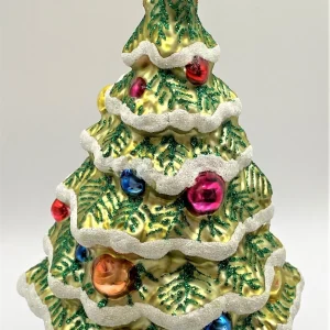 Oberfränkische Verschneiter Christbaum mit bunten Kugeln