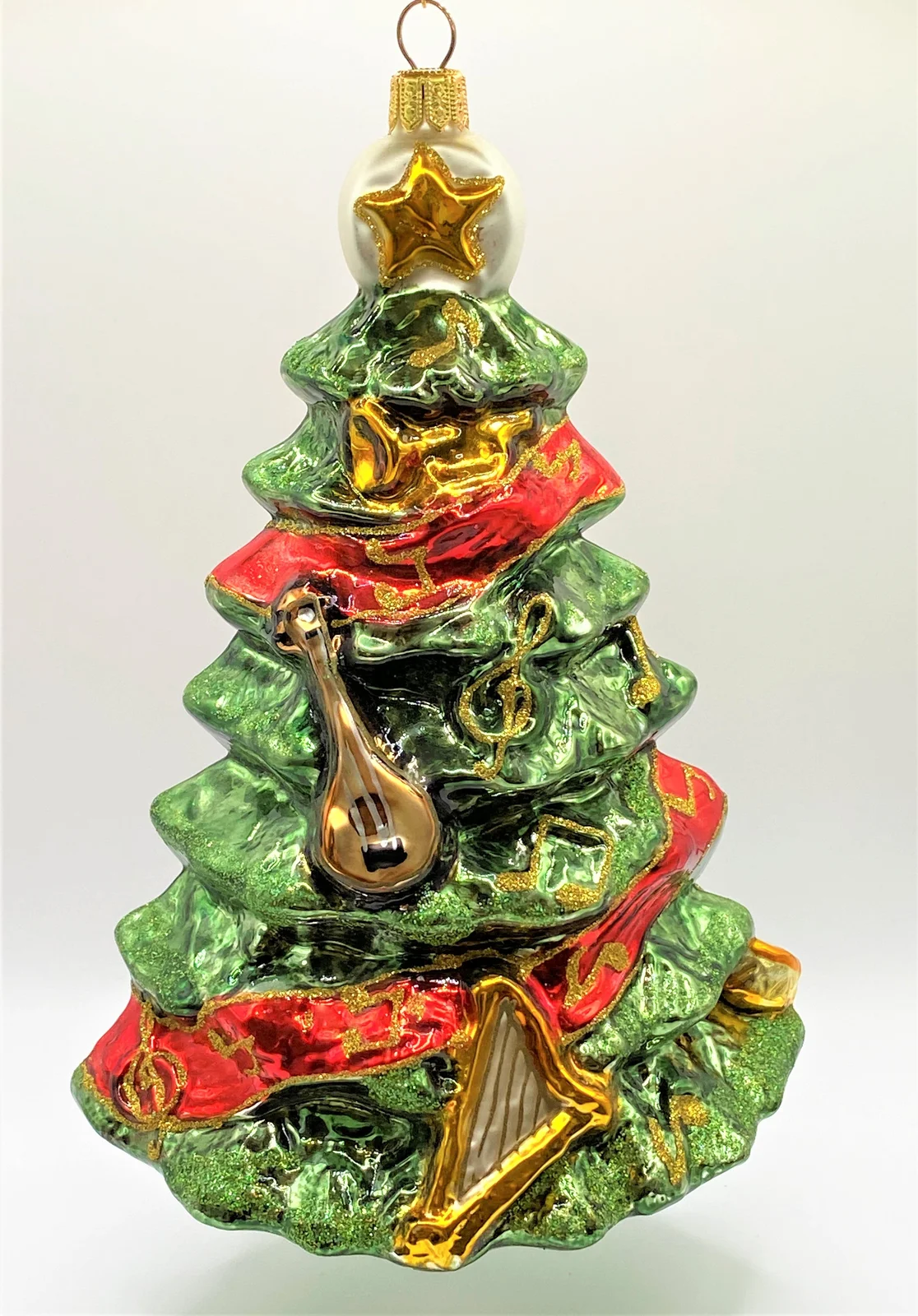 Glassware Weihnachtsbaum mit Instrumenten und Musiknoten geschmückt
