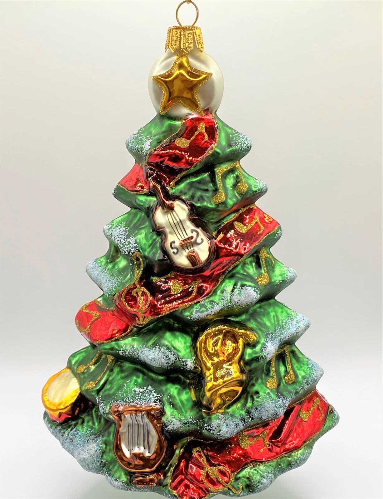 Glassware Verschneiter Weihnachtsbaum mit Instrumenten und Musiknoten geschmückt