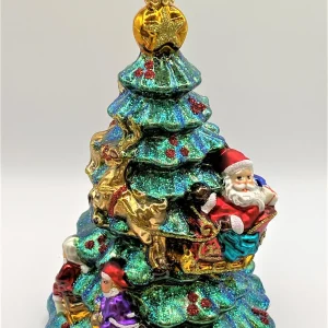 Glassware Santa Claus fliegt mit den Kindern auf dem Schlitten um den Christbaum