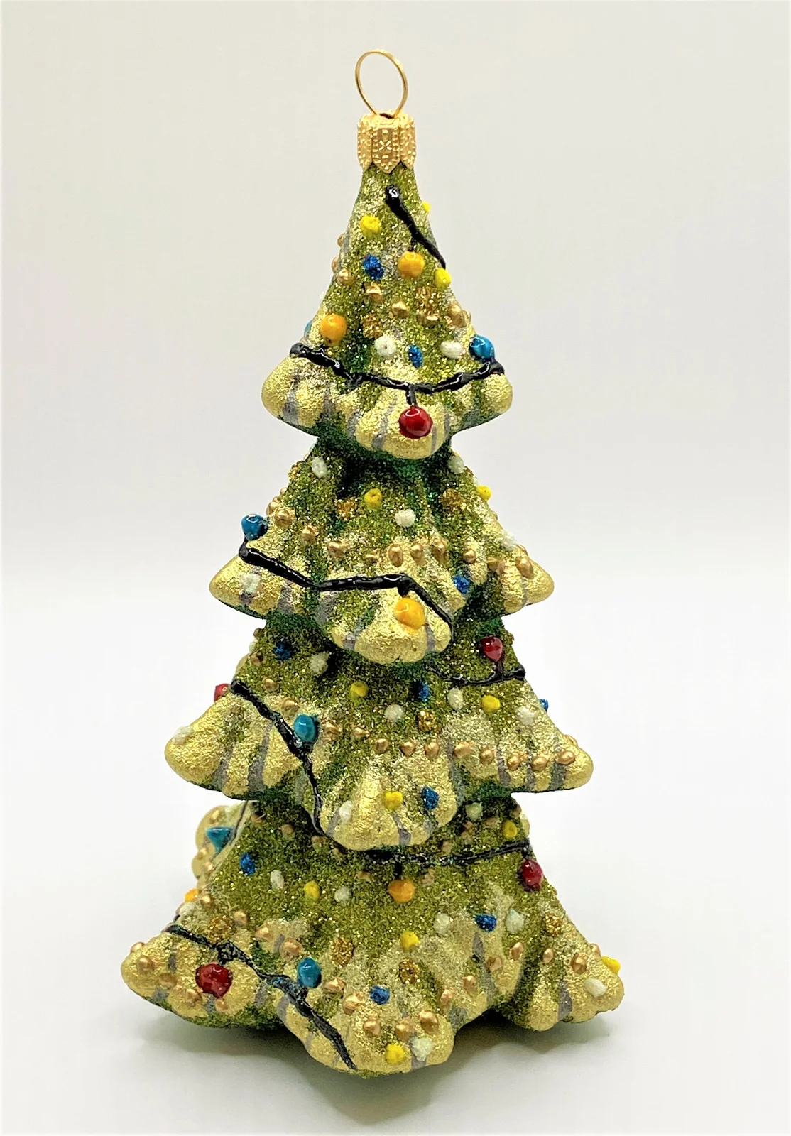 Komozja Tief verschneiter Christbaum mit bunten Lichtern, KOMOZJA MOSTOWSKI