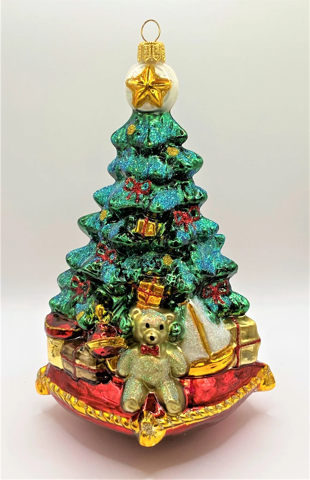 Glassware Christbaum mit Teddybär, Lokomotive und Segelboot auf Kissen