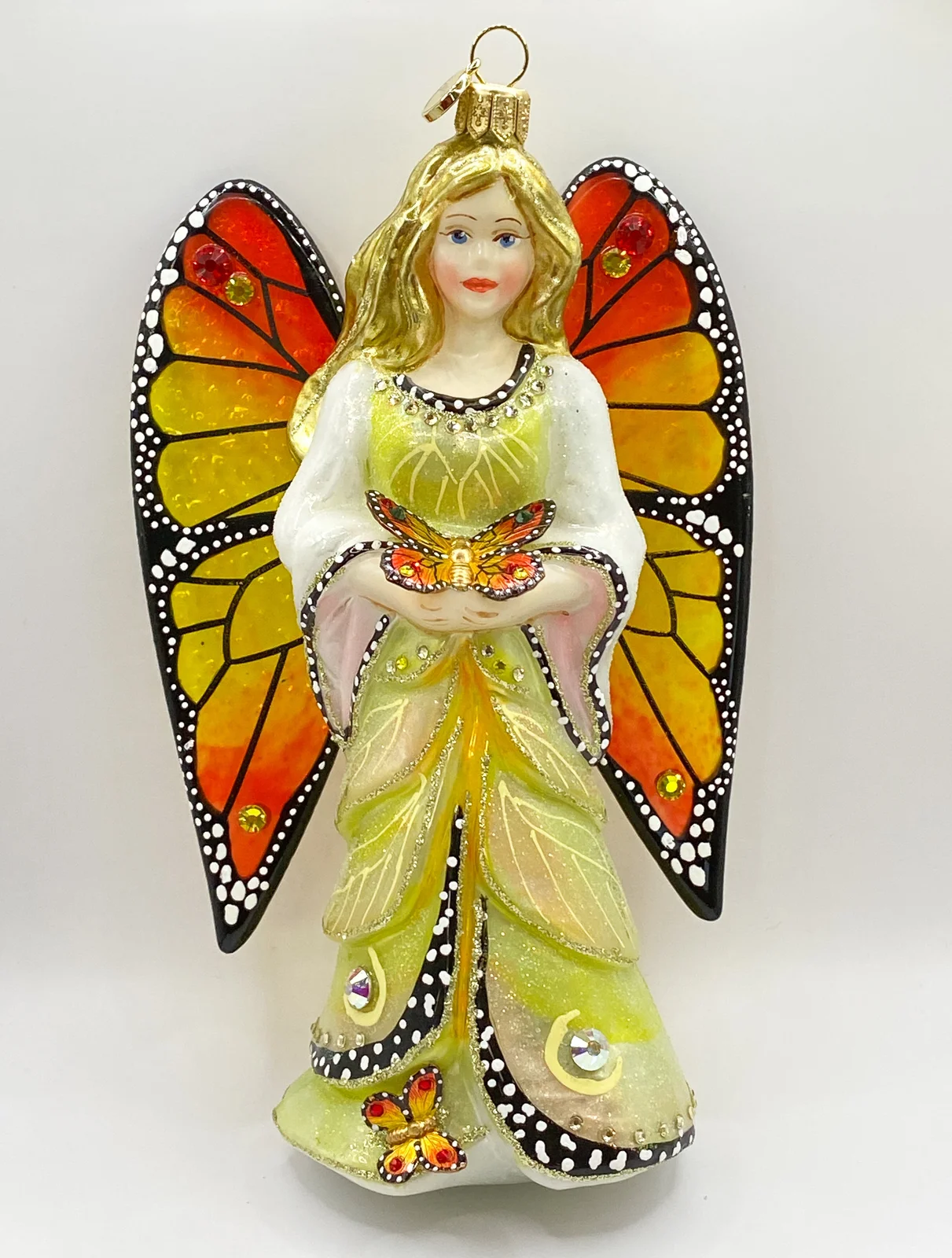 GlitterLab Blonder Engel mit Schmetterling in der Hand und transparenten Glasflügeln, GlitterLab