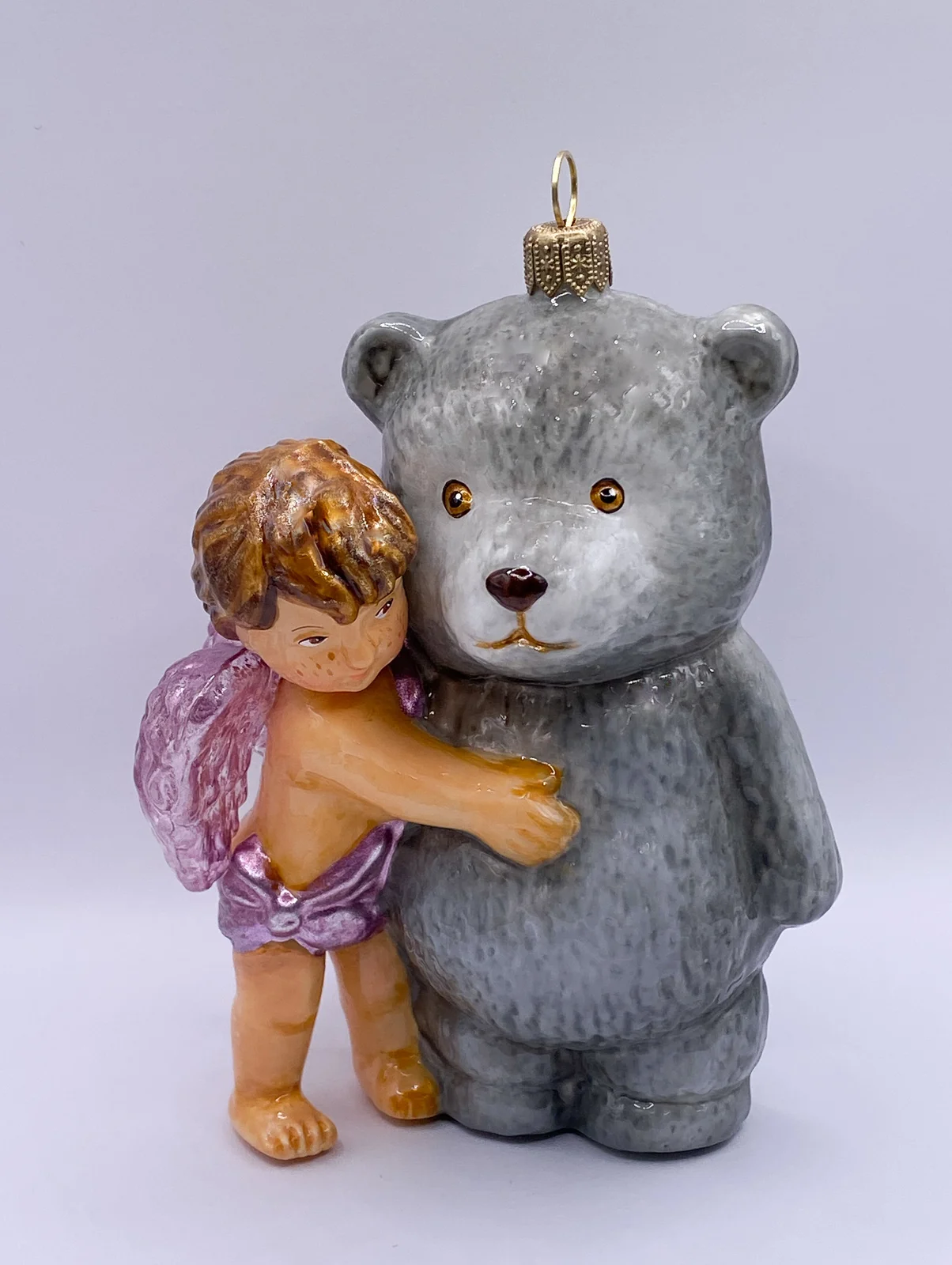Atlas Der kleine Engel umarmt den Grossen grauen Teddy- Bär, AtlasArt