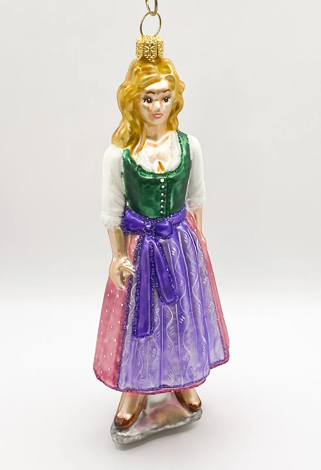 Hanco Frau im traditionellen Ausseer Dirndl