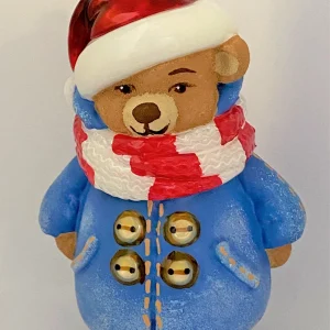 Komozja Brauner Bär im blauen Trenchcoat und dickem Schal, KOMOZJA MOSTOWSKI