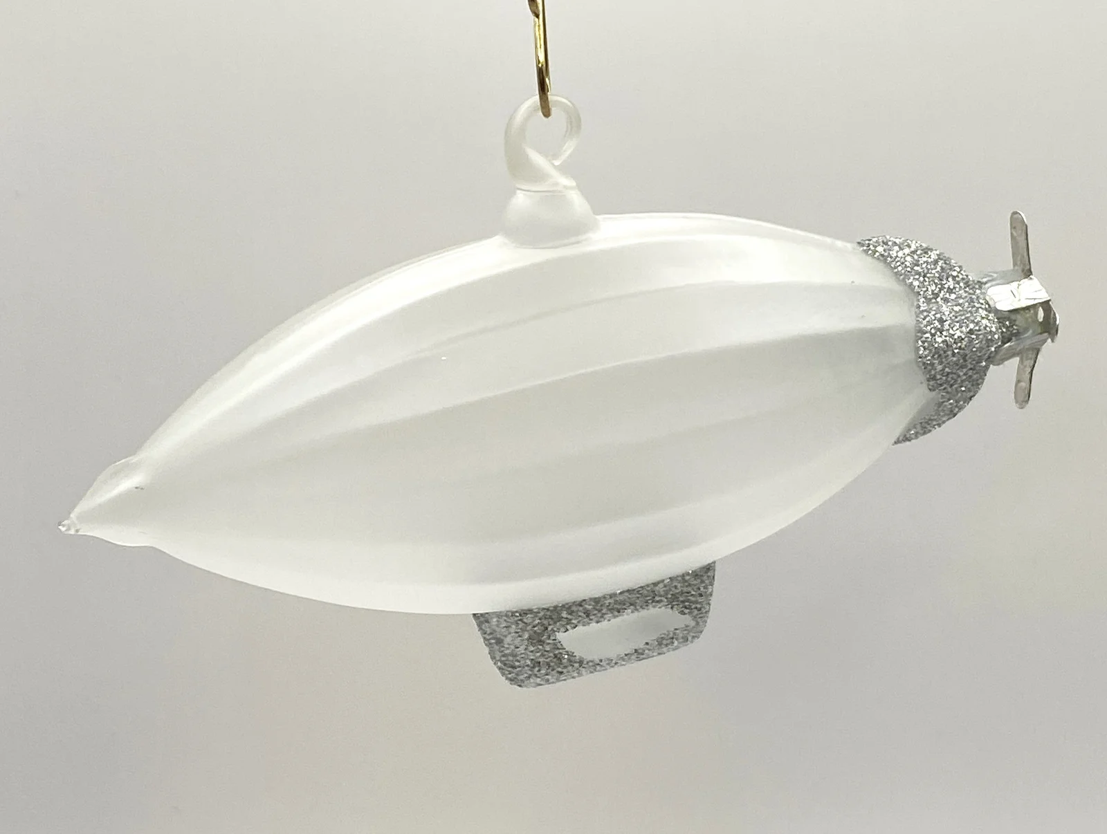 Ornex Zeppelin, transparent