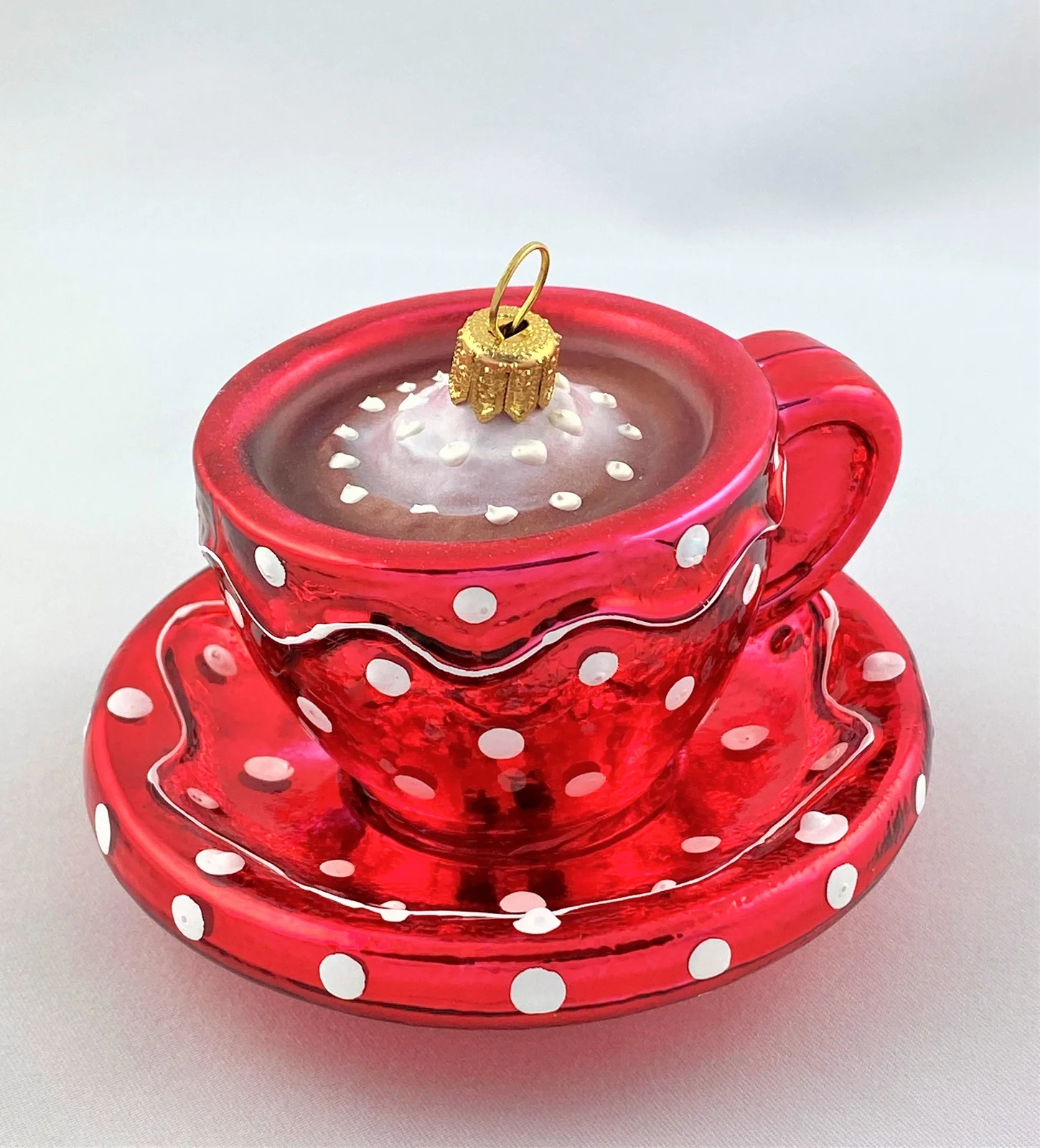 GMC Heisse Schokolade in roter, weiss getupfter Tasse, Capuccino