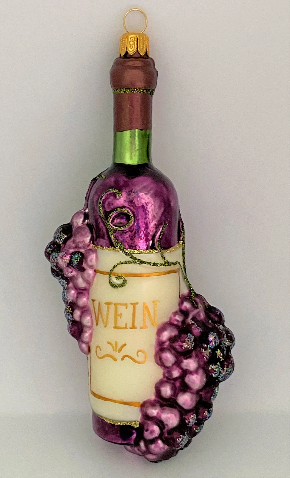 Hanco Rotwein - Flasche mit Trauben-Ranken verziert