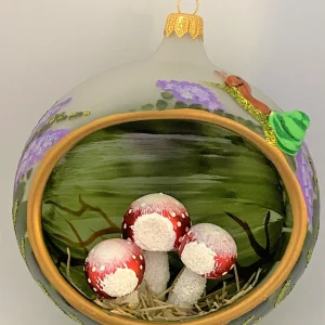 Wiktoria Fliegenpilz-Gruppe in Kugel mit Schnecke und Blumen bemalt