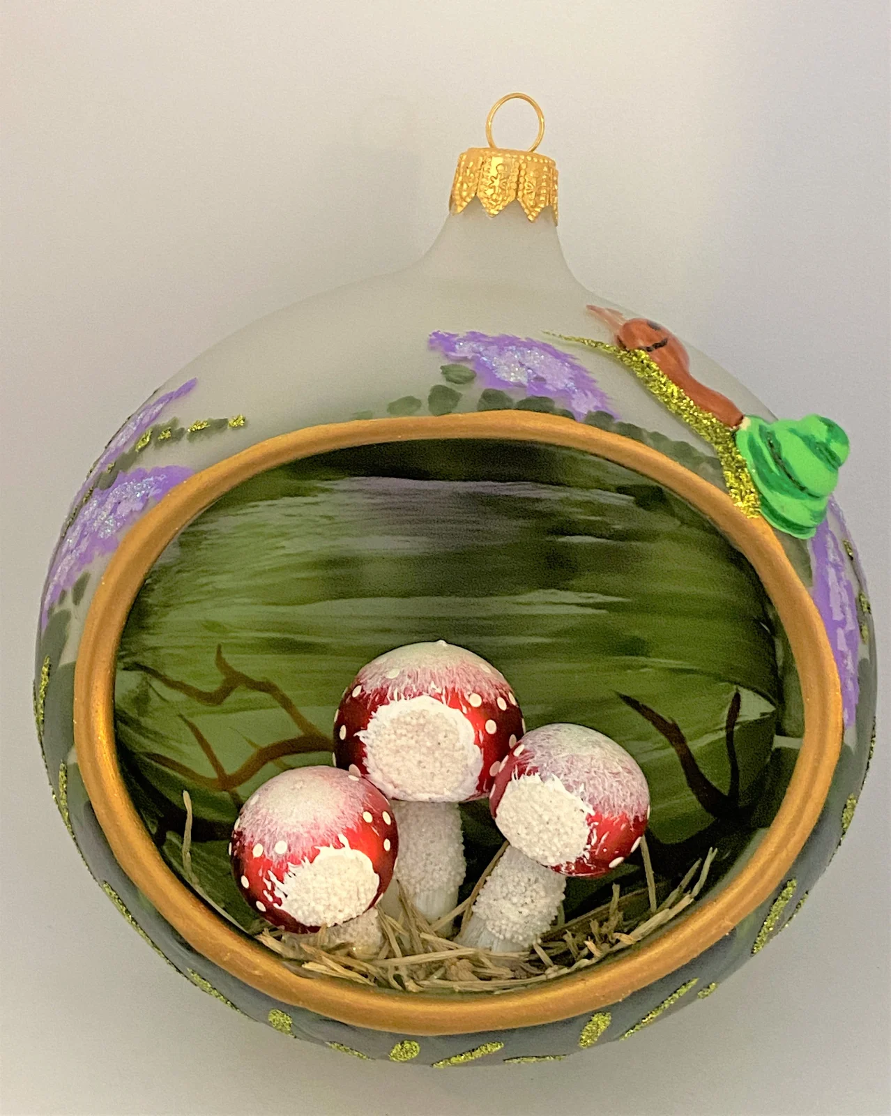 Wiktoria Fliegenpilz-Gruppe in Kugel mit Schnecke und Blumen bemalt