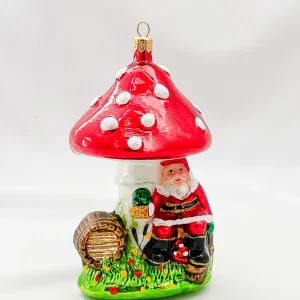 Sonstige Der Weihnachtsmann hat es sich unter dem Fliegenpilz gemütlich gemacht