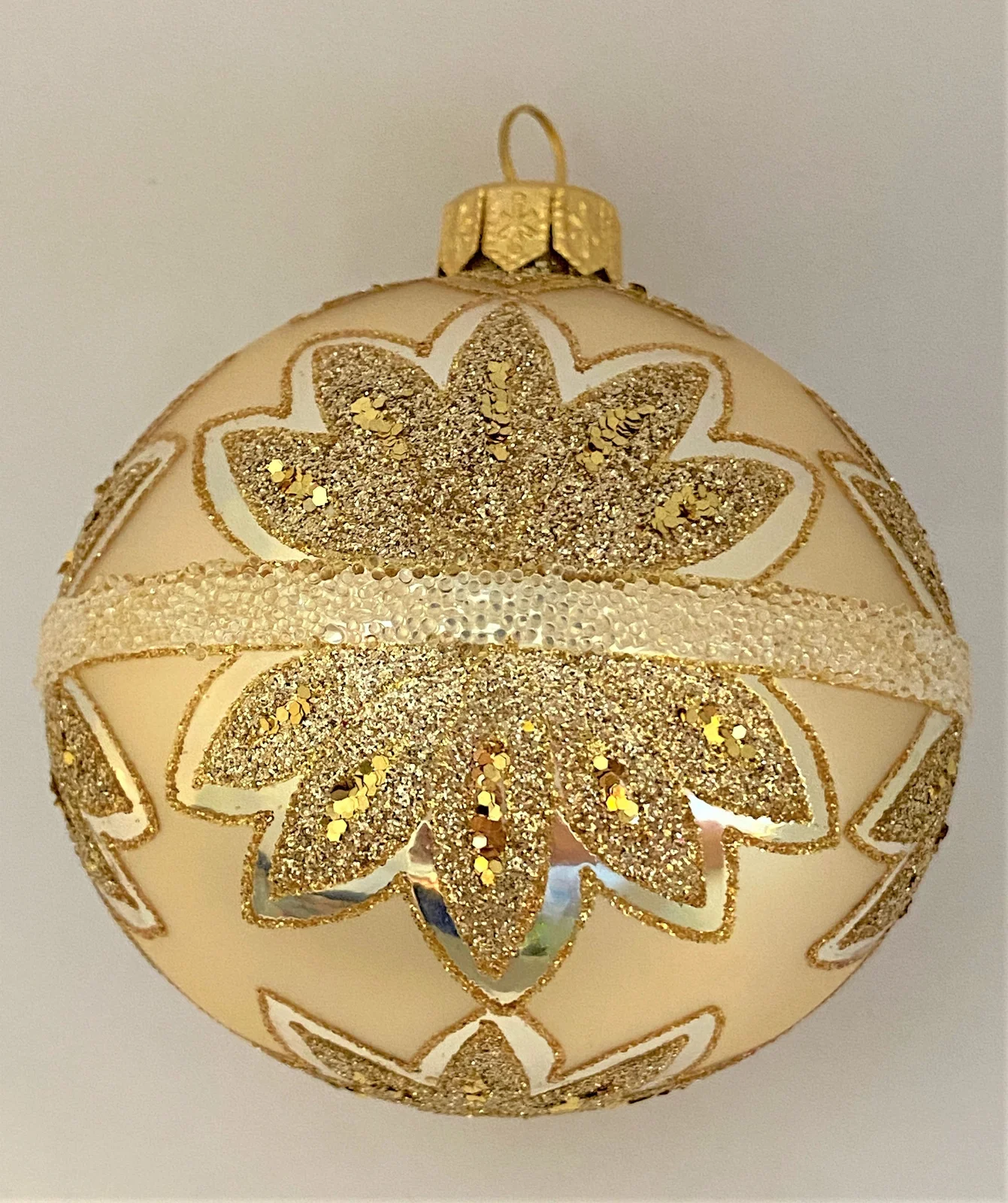 GMC Kugel helles gold mit stilisierter Blüte