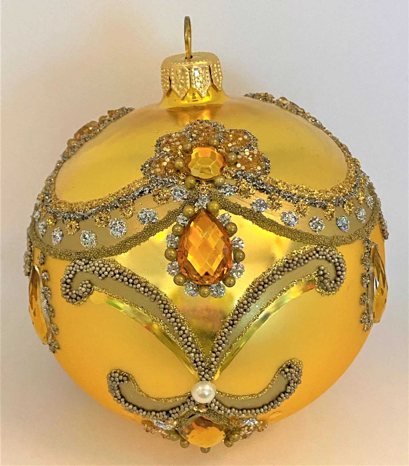Hanco Goldene Kugel barock mit Volant und goldenen Schmucksteinen